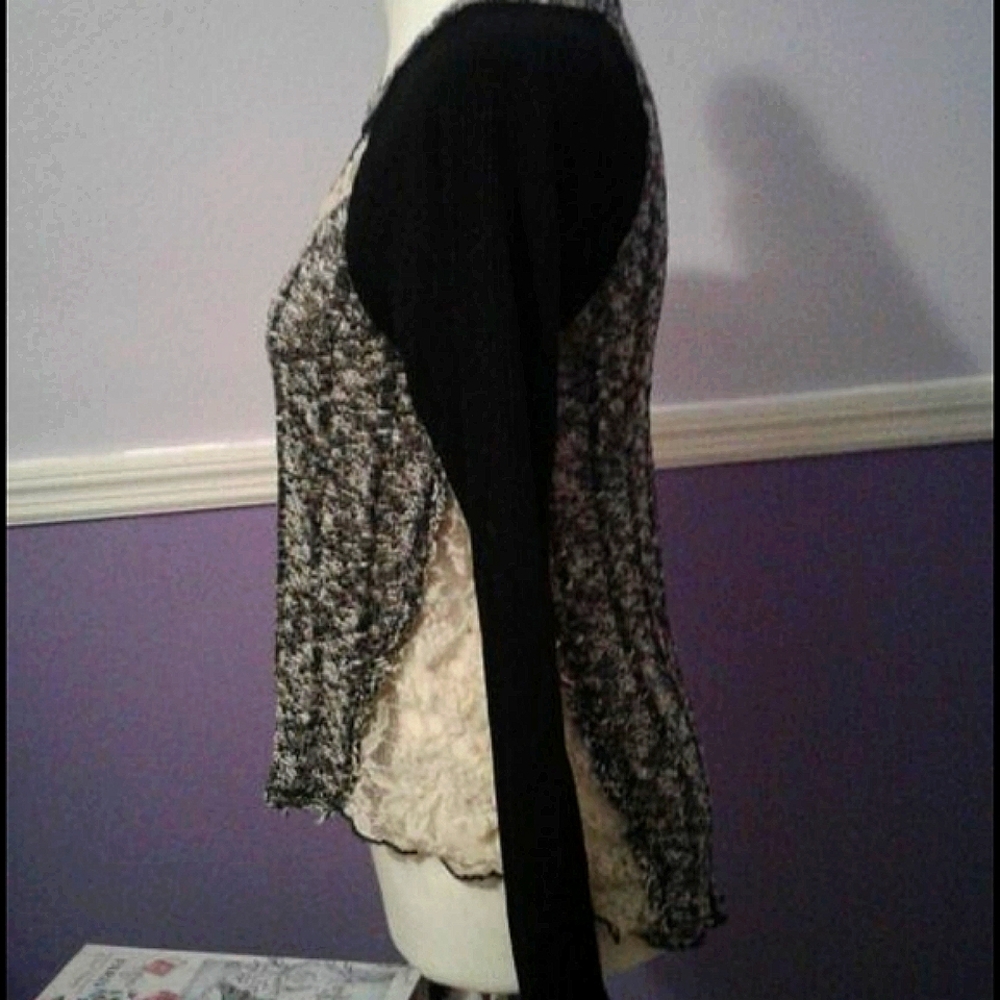 Almost Famous Black & Cream Multipattern Laced Long Sleeve Top - Picture 3 of 8